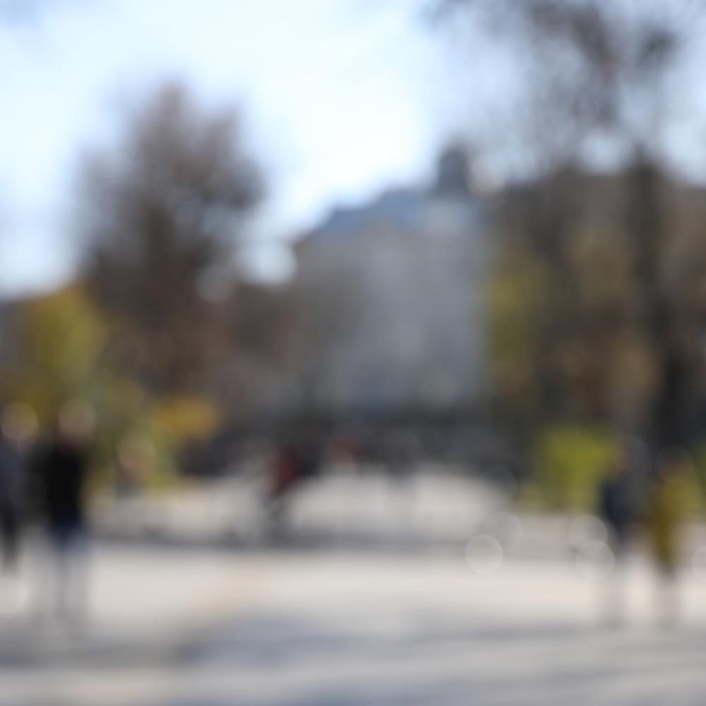 Billedet viser et sløret syn. Billedet viser antageligt et sløret Kongens Nytorv.